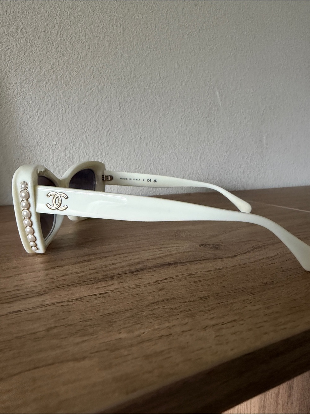 CHANEL White Cat-Eye Sunglasses with Pearl Accents and Gold Logo - Picture 3 of 4